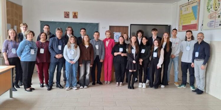 Toate premiile de la concursul județean „Investigația sociologică”, cîștigate de echipaje de la Colegiul Național ”Eudoxiu Hurmuzachi” Rădăuți