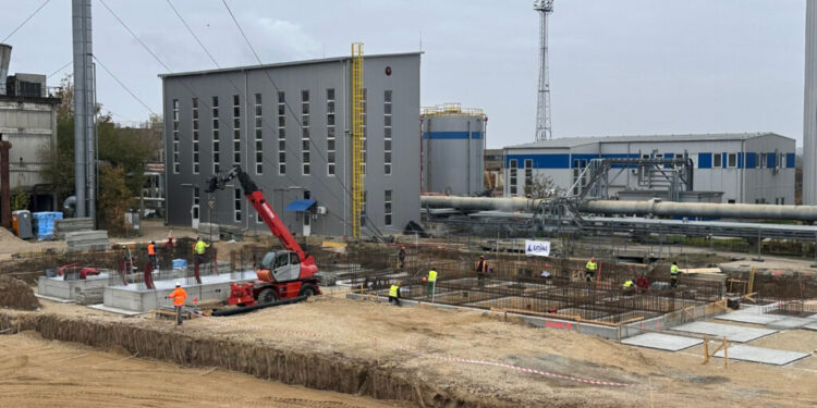 Loial Impex Suceava lucrează la cea mai mare investiție din Oradea: un grup energetic pentru producerea agentului termic. Loial a mai lucrat la astfel de proiecte în țară (Foto)