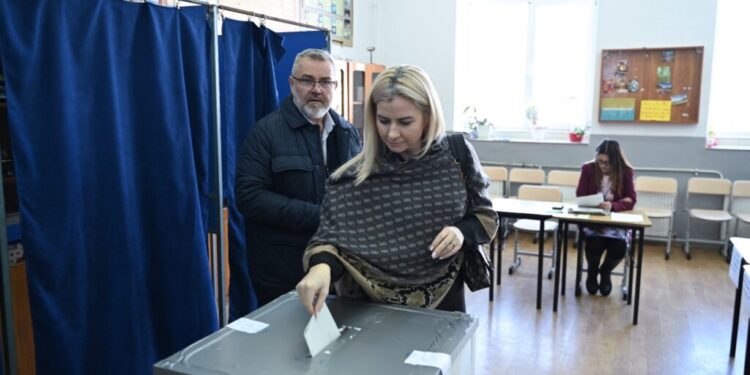 George Mîndruță, la vot, cu soția: România are nevoie de un lider care să unească și să vină cu soluții reale pentru oameni