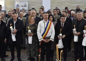 Inaugurarea centrului cultural de la Moara, prilej pentru primarul Eduard Dziminschi pentru a se alătura pe față unei alte echipe politice. Anunțul a fost făcut în fața unei numeroase asistențe, din care a făcut parte și un consistent sobor de preoți (Foto)