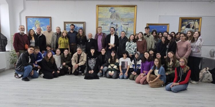 Maestrul Mihai Pînzaru – PIM, după vernisajul expoziției ”Devenire”, cu lucrări ale soților Diana, pictoriță, și Andrei Alupoaie, sculptor: Eu am fost încîntat de prezența la acest vernisaj. Au fost prezenți și copii, ”un fapt foarte îmbucurător”