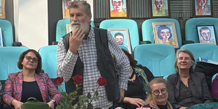 Maestrul Mihai Pînzaru – PIM a realizat 75 de portrete ale profesorilor de la Colegiul Național ”Petru Rareș” din Suceava. Colegiul împlinește 120 de ani de la înființare pe 17 noiembrie