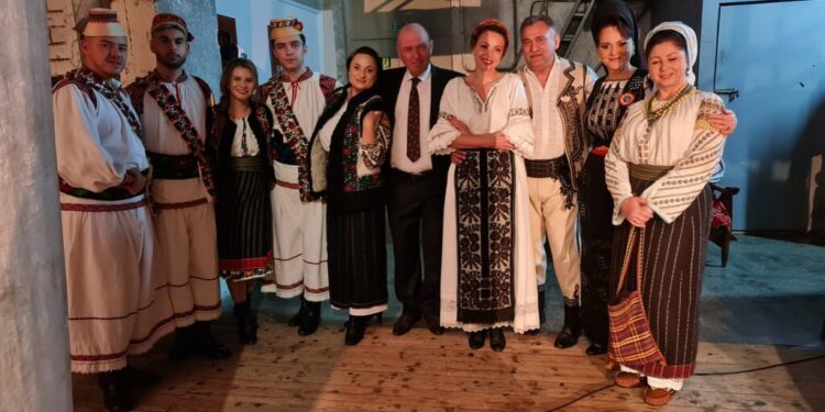 Școala Populară de Artă ”Ion Irimescu”, 70 de ani de activitate. Evenimentul dedicat școlii, care a însemnat și Festivalului Concurs Internațional de Folclor ”Cîntecele Neamului”, a ținut două zile și a reunit artiști din 12 județe și din Republica Moldova