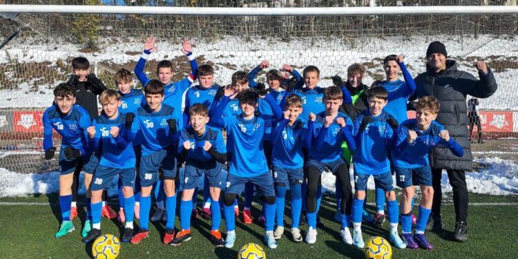 Profesorul Sebastian Vicol, antrenorul echipei de fotbal U 14 de la LPS Suceava, se interesează cum învață elevii săi și dacă au absențe: Mi se pare normal ca antrenorii să se implice și pe partea asta educațională a copiilor