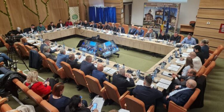 Frăția PSD-AUR din Consiliul Județean Suceava. Cele două partide și-au împărțit locurile în comisii și în consiliile de administrație