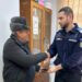 Un sucevean a uitat un portofel cu 2.700 de euro la Finanțe. Un jandarm l-a găsit și i l-a restituit