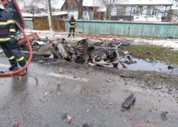 Accident groaznic în a doua zi de Crăciun, pe E 85, la Roșiori. Toți oamenii aflați într-o mașină mică au ars