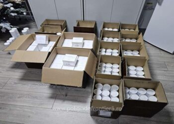 Parfumuri contrafăcute, confiscate în PTF Siret