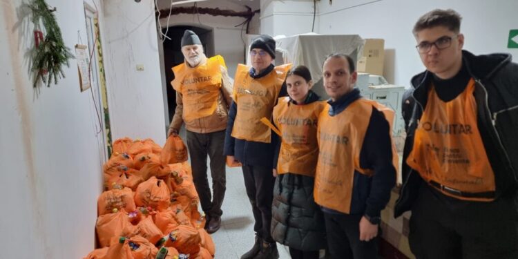 Mihai Pînzaru – PIM, după vizita pe care a făcut-o împreună cu voluntari ai Institutului Bucovina la Căminul de Bătrîni Solca: Am colindat și este o înduioșare… pentru că acolo apasă singurătatea. Atmosfera m-a impresionat extraordinar