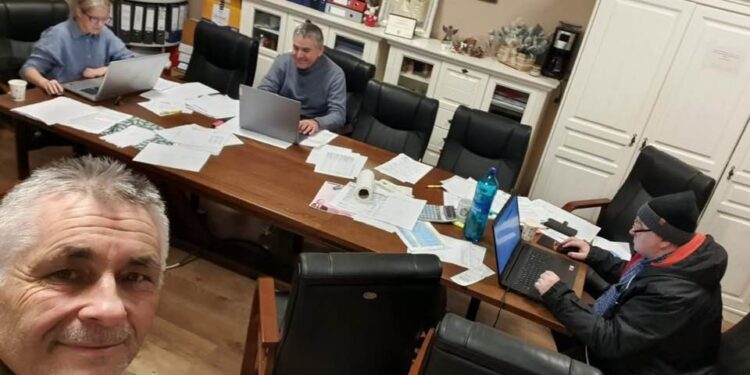 Primăria Siret a depus proiecte pentru refacerea centrului orașului și a stadionului. Siretul este la concurență cu alte orașe din Regiunea Nord-Est