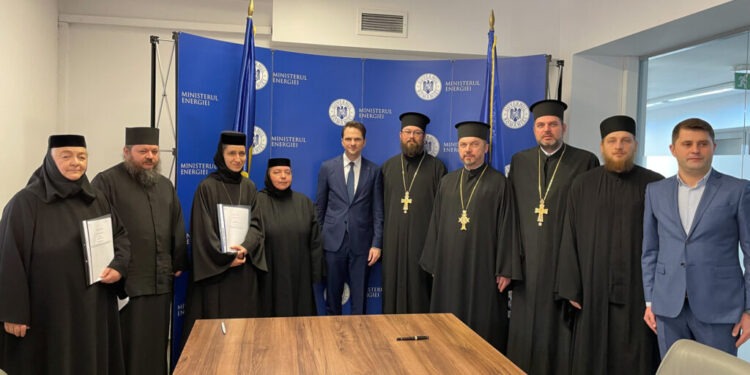 O găleată de curent, cadou din partea Arhiepiscopiei Sucevei și a Spitalului Suceava