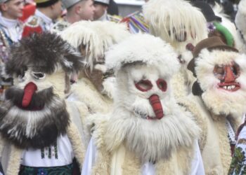 Traseul paradei obiceiurilor populare, scurtat foarte tare, pentru a nu bloca mai multe artere de circulație. Unii dintre spectatori au fost nemulțumiți de această decizie, pentru că nu au putut vedea parada foarte bine (Foto)