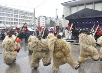 Traseul paradei obiceiurilor populare, scurtat foarte tare, pentru a nu bloca mai multe artere de circulație. Unii dintre spectatori au fost nemulțumiți de această decizie, pentru că nu au putut vedea parada foarte bine (Foto)