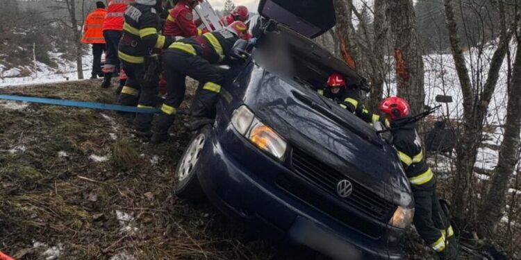 Un tînăr mort și mai mulți răniți, după un grav accident produs la Ciumârna