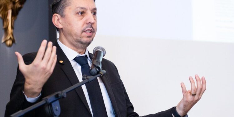 Liderul ”Pro Educația” Suceava, Traian Pădureț, despre noul ministru al Educației: Nu e un ministru care vrea numaidecît să schimbe ceva doar din dorința de a schimba. Va veni cu un raport al Educației și de atunci va începe niște schimbări mai radicale