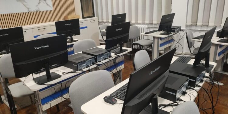 Laborator de informatică realizat de la zero, prin PNRR, la Liceul cu Program Sportiv Suceava
