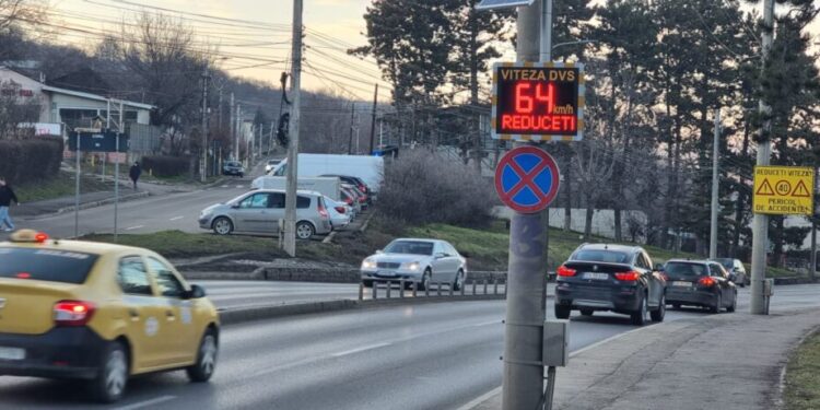 Panouri cu radare, însă doar pentru avertizarea șoferilor, în zona cu multe accidente de pe Calea Unirii. Limita de viteză este de 40 km/h