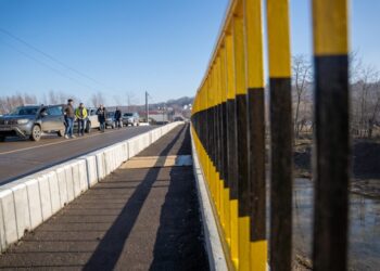 Drumul județean Humoreni – Bălăceana, asfaltat. În cadrul proiectului a fost construit un pod nou, în lungime de 12 metri, și a fost reabilitat un pod existent peste rîul Soloneț (Foto)