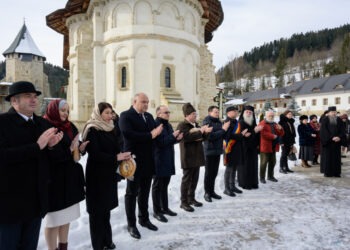 Evenimentul de la Mănăstirea Putna dedicat lui Mihai Eminescu a avut ”un pic mai multă consistență” decît cel din centrul Sucevei