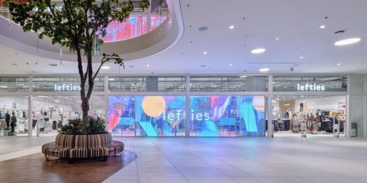 Doar la Iulius Mall Suceava, în curînd: cele mai moderne concepte de magazine Lefties Digital Store şi Stradivarius, branduri ale grupului Inditex (Foto)