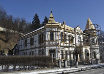 Biblioteca din Vatra Dornei, veche de 124 de ani, este reabilitată printr-un proiect în valoare de 2 milioane de lei. Acolo ar putea funcționa și Organizația de Management al Destinației ”Țara Dornelor”