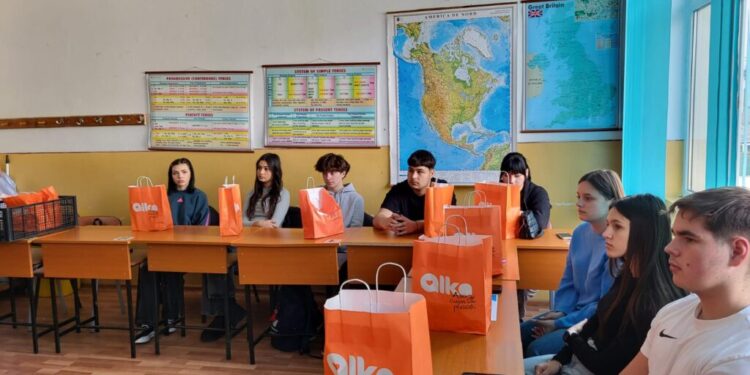 Elevi suceveni, la o competiție cu materiale video anti-violență și anti-drog