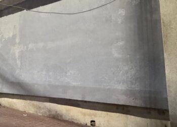 Polițiștii suceveni i-au depistat pe cei care au scris mesaje antisemite pe pereți din centrul Sucevei. Sînt doi frați care spun că au făcut conexiuni cu jocuri video și că nu sînt antisemiți