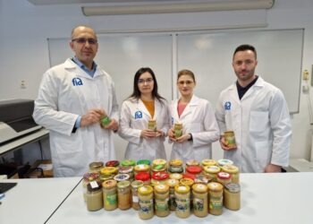 Studiu USV. Mierea de mană și mierea polifloră montană din județul Suceava sînt similare sau chiar mai bune decît cunoscuta miere de manuka din Noua Zeelandă