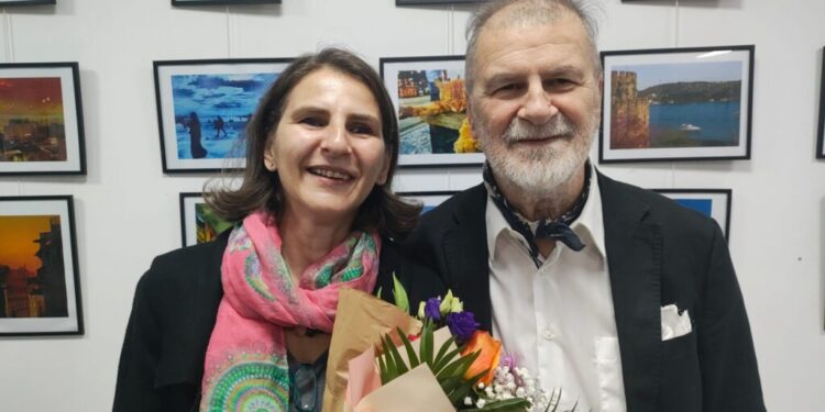 Expoziție cu fotografii din Istanbul, la Galeria ”Zamca”. Fotografiile sînt de vînzare, iar banii vor fi folosiți pentru sprijinirea a 60 de copii din cătunul Țâmpoceni, comuna Păltinoasa (Foto)