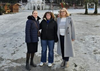 Două studente din Franța, practică pedagogică la Școala 4 din Suceava. Mariana Ciupu: Studentele au fost încîntate de experiențele trăite și au apreciat colectivul profesoral pentru ospitalitate și profesionalism (Foto)