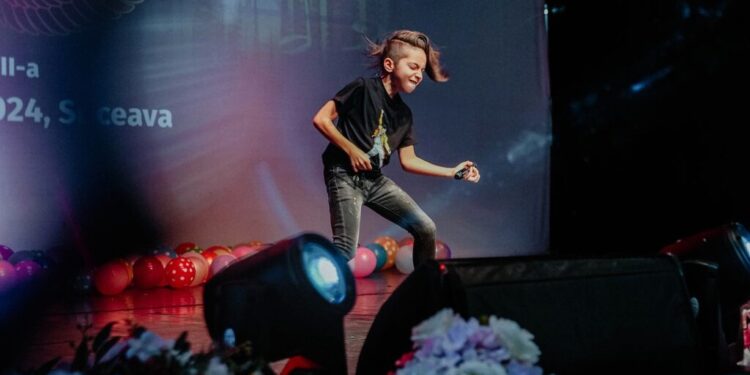 Copiii și tinerii pasionați de muzică ușoară se pot înscrie pînă pe 9 martie la cea de-a VIII-a ediție a Festivalului Internațional ”Voci de Îngeri”