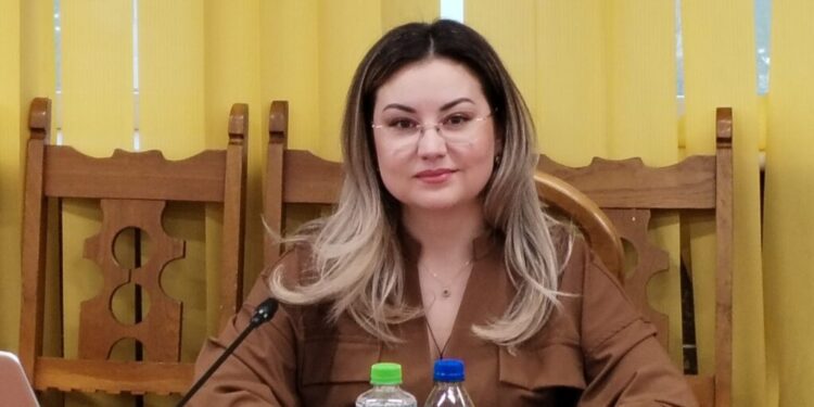 Consiliera Anca Gâtlan, proiect pentru înființarea unui centru socio-educațional pentru copiii fără posibilități: Primarul Rîmbu a spus că i se pare o idee bună, însă deocamdată nu sînt bănuți pentru asemenea investiții