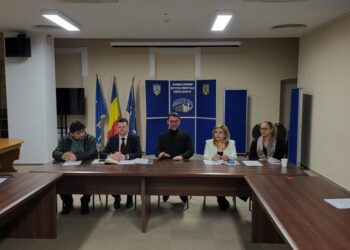 Căsătoriile timpurii și impactul acestui fenomen asupra educației tinerelor rome, într-o dezbatere organizată de Prefectura Suceava