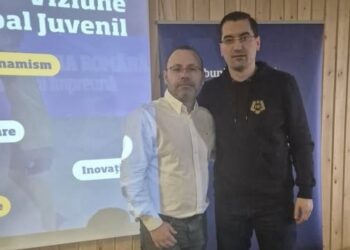 Terenul de fotbal cu gazon artificial care se amenajează la ieșirea din Suceava spre Fălticeni va fi gata la jumătatea lunii aprilie. La inaugurare este așteptat președintele FRF, Răzvan Burleanu (Foto)