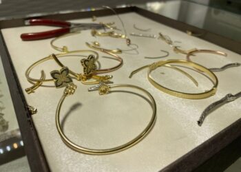 ANPC, amenzi și confiscări de la magazine de bijuterii din Suceava, Iași, Piatra Neamț și Bacău