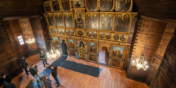 Biserica de lemn ”Sfîntul Dumitru”, de la Botoșana, restaurată și consolidată. Lăcașul de cult a fost construit între anii 1802 și 1810 de meșterul Grigore Ulian din Cîmpulung Moldovenesc (Foto)