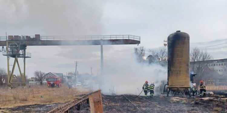 ISU Suceava avertizează că a reînceput sezonul incendiilor de vegetație. Pentru incendierea miriștilor, amenzile sînt cuprinse între 7.500 de lei și 15.000 de lei