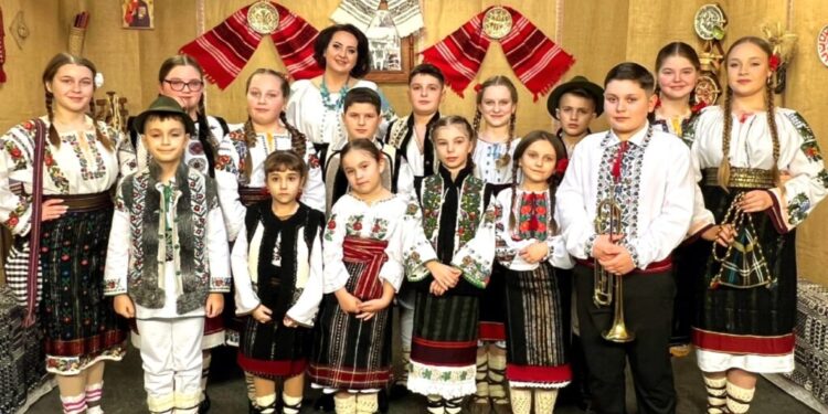 Profesoara Loredana Mândrișteanu va lansa, pe 8 martie, împreună cu grupul pe care îl coordonează, ”Muguri de cetină”, ”o piesa de o frumusețe extraordinară dedicată mamei”