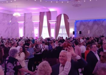 De Mărțișor, pensionarii suceveni au așteptat o vorbă bună. Au așteptat degeaba