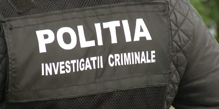 Presupuși hoți arestați de Tribunalul Suceava pentru un furt cu prejudiciu de 1,4 milioane de euro. Indivizii ar fi vrut să fugă din țară și au fost urmăriți în trafic, fiind prinși după cîteva ore de căutări
