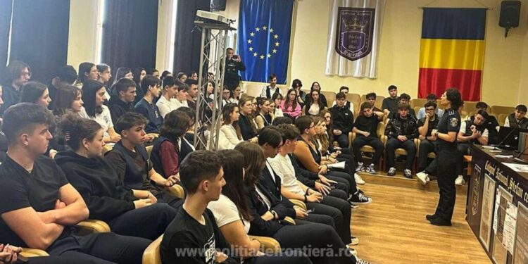 Campanie de promovare a profesiei de polițist de frontieră printre elevi de liceu de la Rădăuți, Siret, Vicovu de Sus și Suceava