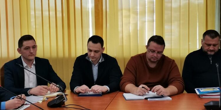 Vasile Rîmbu a prezentat noii șefi din Primăria Sucevei. La Salubrizare a fost numit Eugen Bojoreanu, zis Puiu`, despre care primarul a spus că-și dorește să fie vultur