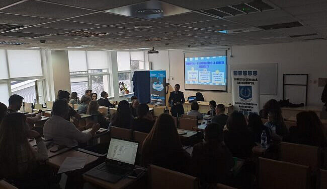 Masteranzi ai Facultății de Economie, Administrație și Afaceri din cadrul USV Suceava, la un seminar anticorupție organizat de DGA