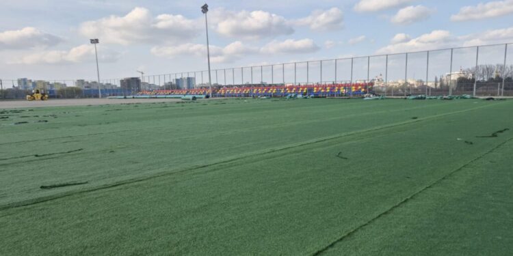 Stadionul cu 500 de locuri de la ieșirea din Suceava spre Fălticeni ar putea fi inaugurat spre finele lunii aprilie, în prezența lui Răzvan Burleanu