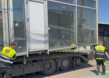 Un chioș din stația de autobuz 22 Decembrie, îndepărtat, pentru ”a reda spațiul public pietonilor”