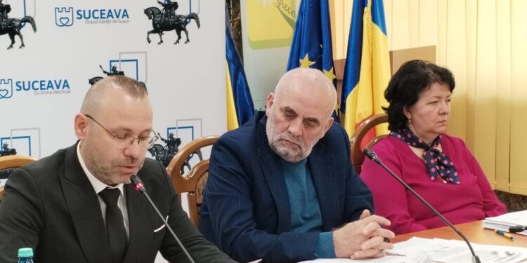 Primarul Sucevei, Vasile Rîmbu, despre economiile pe care municipalitatea le face prin tăierea unor finanțări și renunțarea la unele servicii: Aceste economii nu merg către salarii sau prime, ci merg în oraș pentru diverse intervenții, precum reparații la străzi
