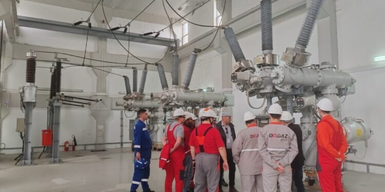 15 ingineri de la Delgaz Grid, școliți un an și jumătate de universitatea suceveană