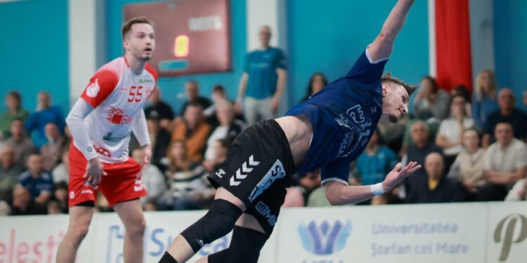 CSU Suceava a condus-o pe campioana Dinamo București la pauză, dar pînă la urmă a pierdut la o diferență de două goluri (Foto)