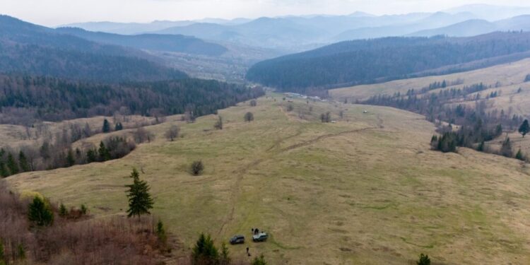 Se analizează mai multe variante de traseu pentru un drum care să lege Voronețul de Slatina