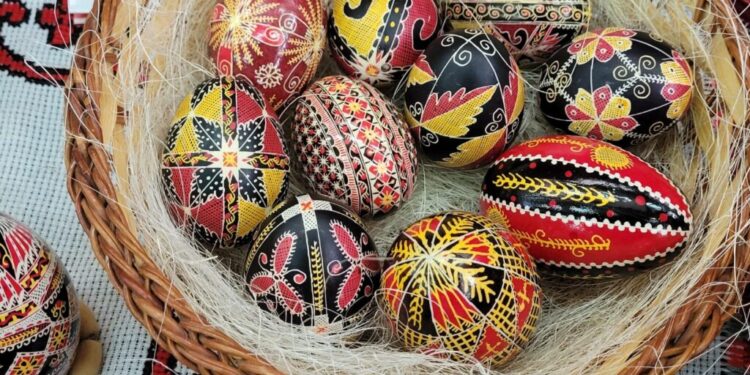 Festivalul Ouălor Încondeiate de la Moldovița a ajuns la cea de-a XVI-a ediție (Foto)